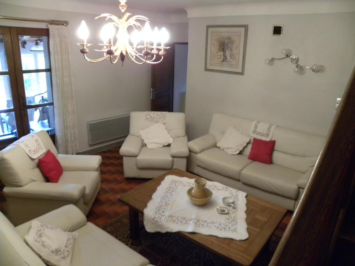 Les Vallons Holiday Home Lioux Eksteriør bilde